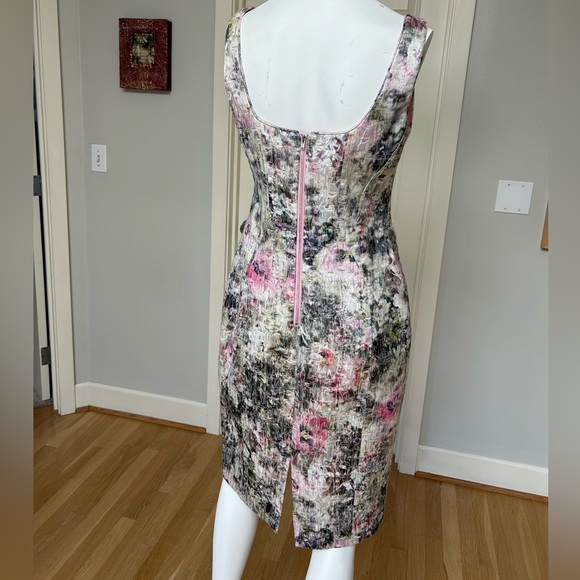 Floral Metallic Sheath Dress Maggie London - Picture 2 of 5